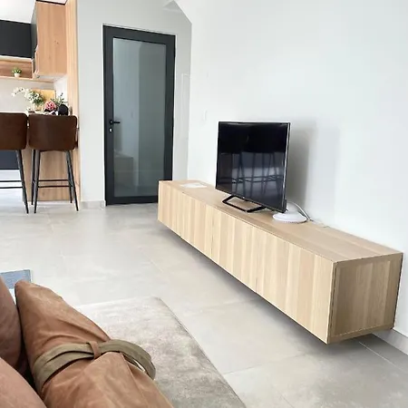 T2 Encantador Com Varanda E Terraco Apartment *