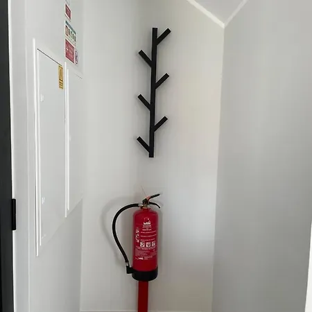 Apartment T2 Encantador Com Varanda E Terraco