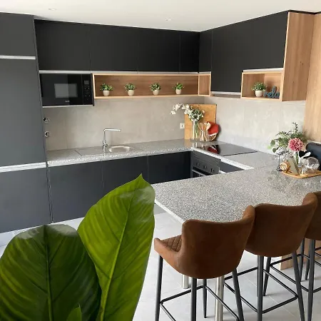Apartment T2 Encantador Com Varanda E Terraco *