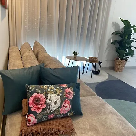 T2 Encantador Com Varanda E Terraco Apartment *