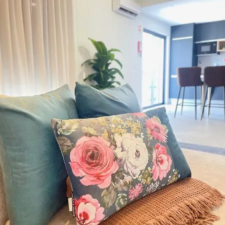 Apartment T2 Encantador Com Varanda E Terraco *