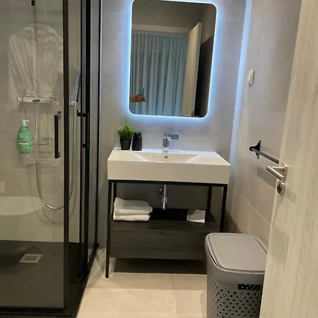 T2 Encantador Com Varanda E Terraco Apartment Portimao